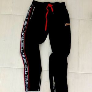 LE TIGRE. Black and Red sweat.  Men’s S or Teen XL